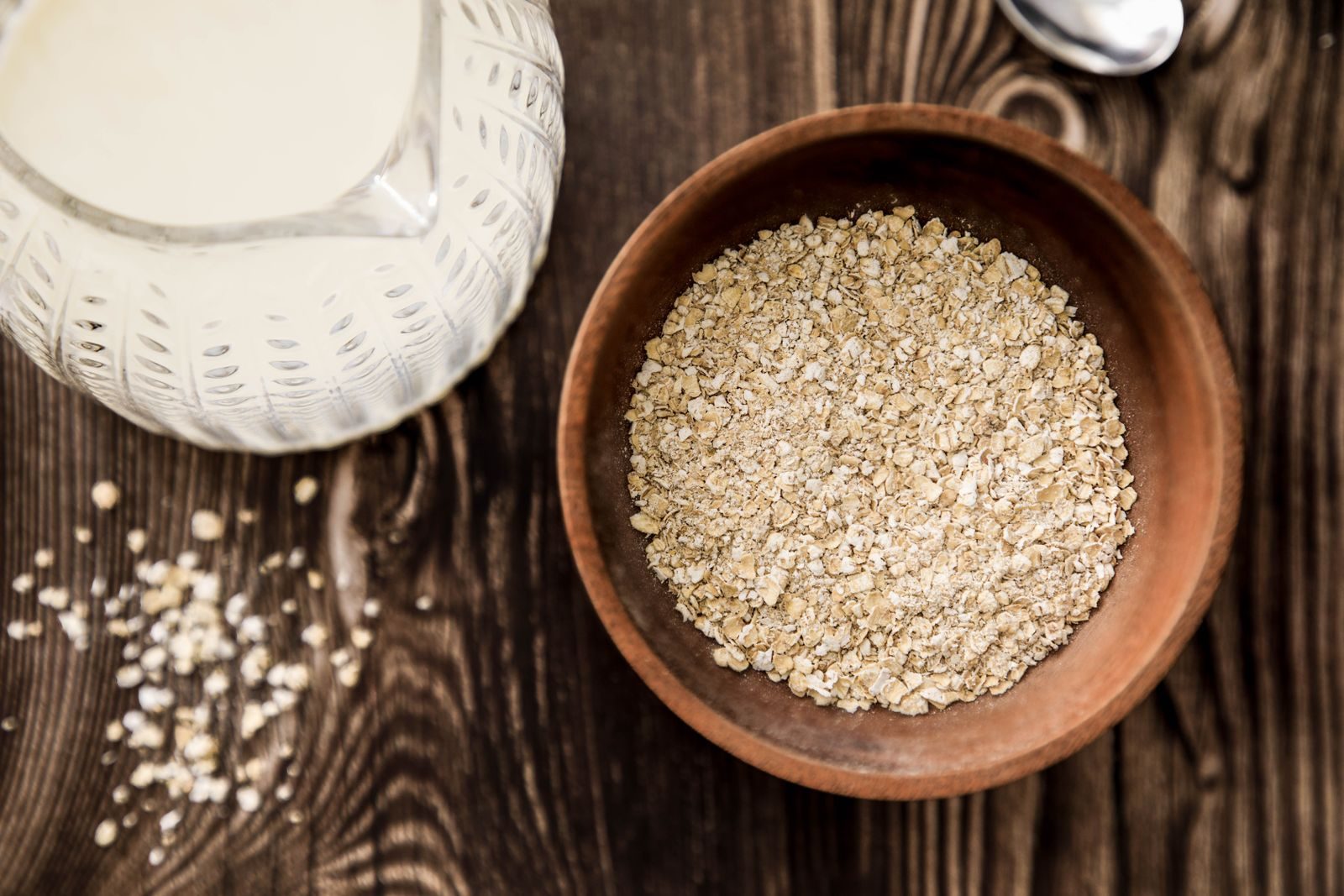 Oat flakes, a whole grain rich in fibre