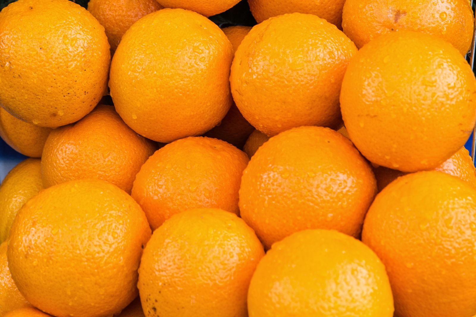 Oranges coupées, riches en vitamine C qui favorise l'absorption du fer végétal
