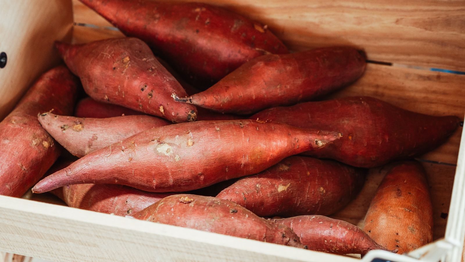 Whole and sliced sweet potatoes